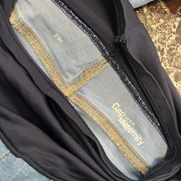 Full Panel Gap Maternity Jeans - Picture 3 of 5